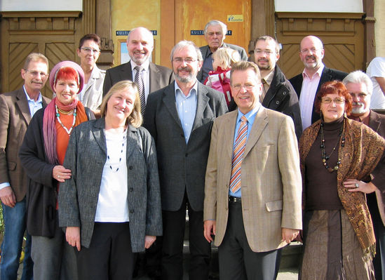 In der ersten Reihe: Margit Reinhardt (ehemalige Ortsvereinsvorsitzende der SPD LE), Barbara Sinner-Bartels (Gemeinderätin/ehemalige Vorsitzende des SPD Kreisverbands Esslingen, Ulrich Bartels (Kreisrat), Walter Bauer (Fraktionsvorsitzender der SPD Filderstadt, Kreisrat), rechts oben Erich Klauser (Fraktionsvorsitzedner der SPD LE).